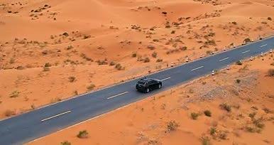 航拍阿拉善盟沙漠公路视频的预览图